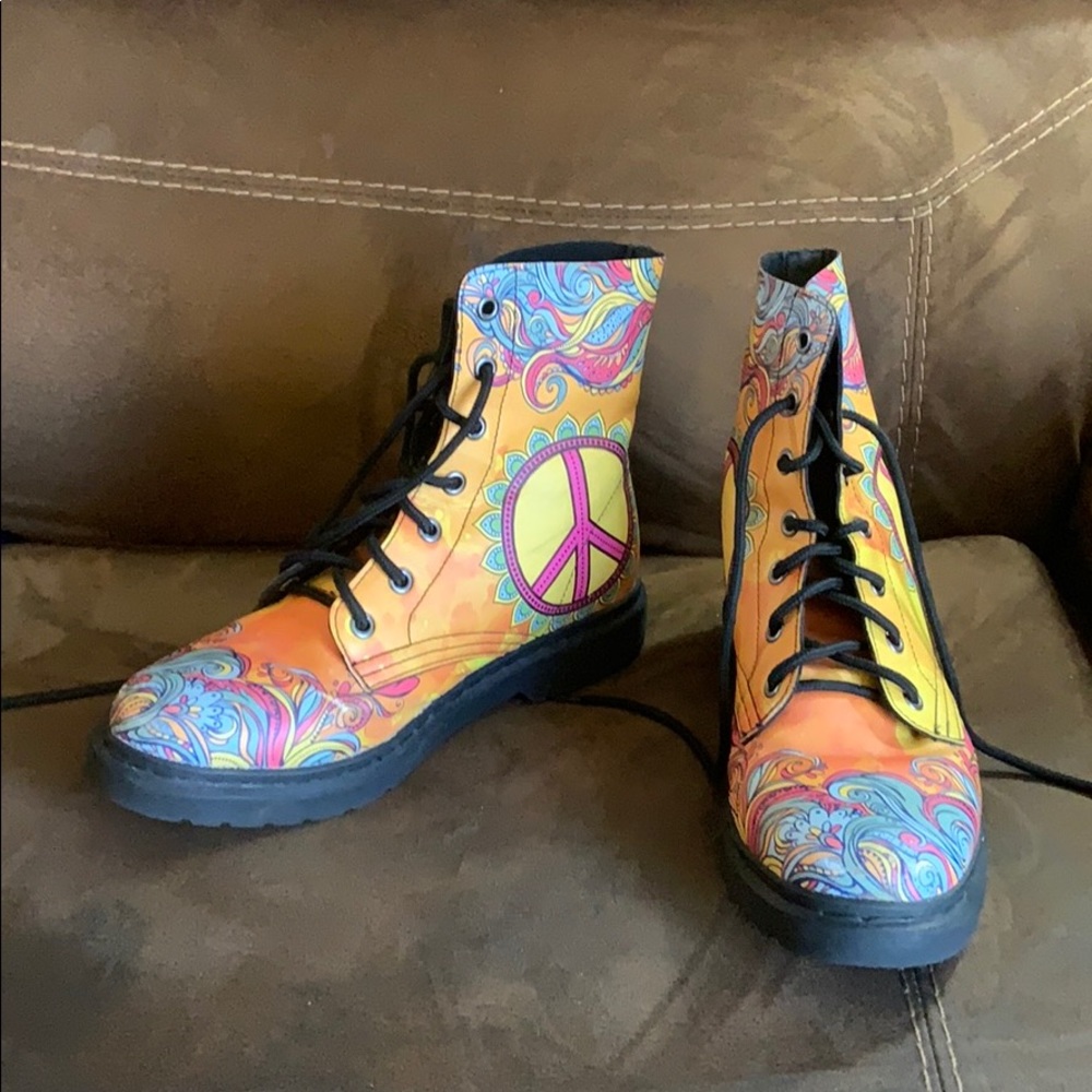 Hippie, boho, 60’s/70’s designed peace boots